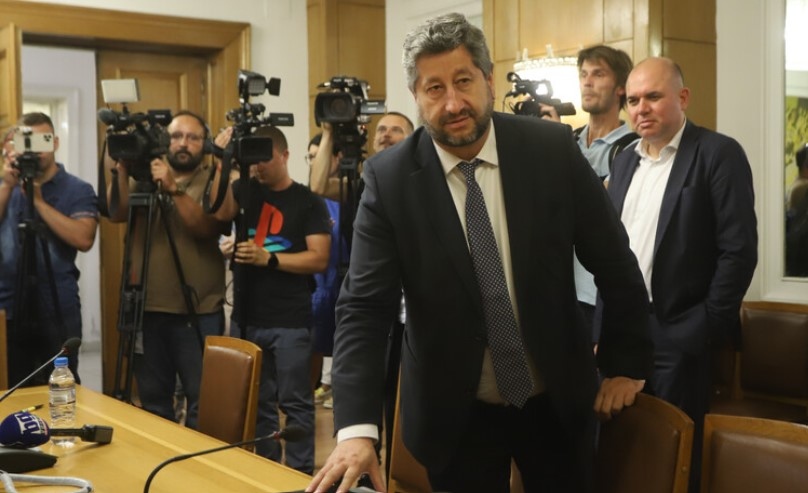 Брутален гаф допуснаха депутатите на Христо Иванов и Атанас Атанасов